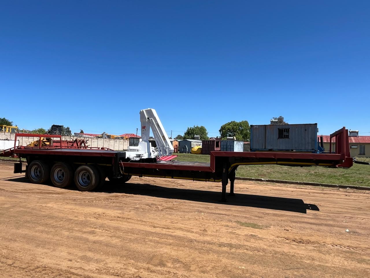 Afrit Tri Axle Semi Trailer With Crane - Image 13