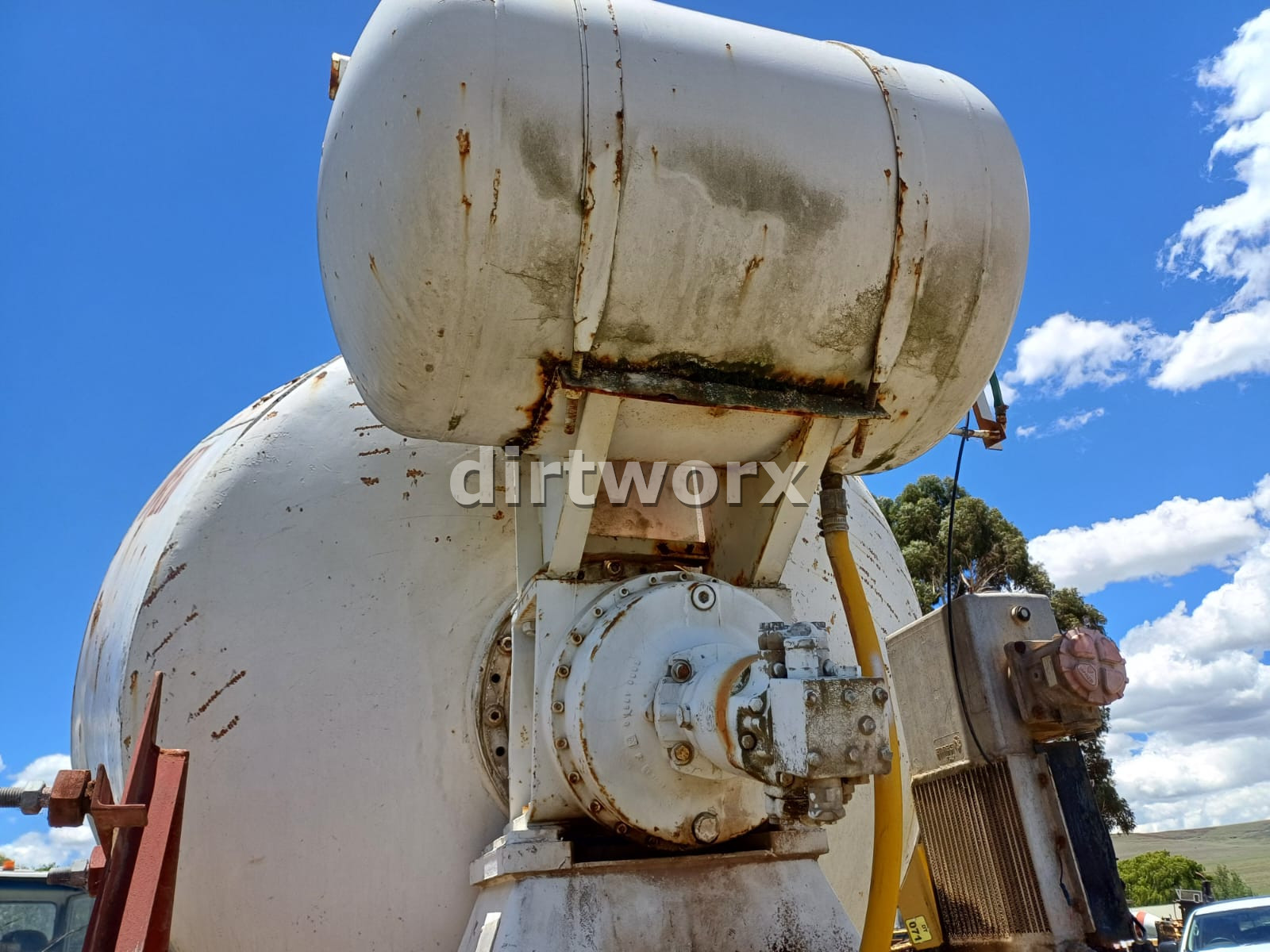 Concrete Mixer Tractor Trailer - Image 12