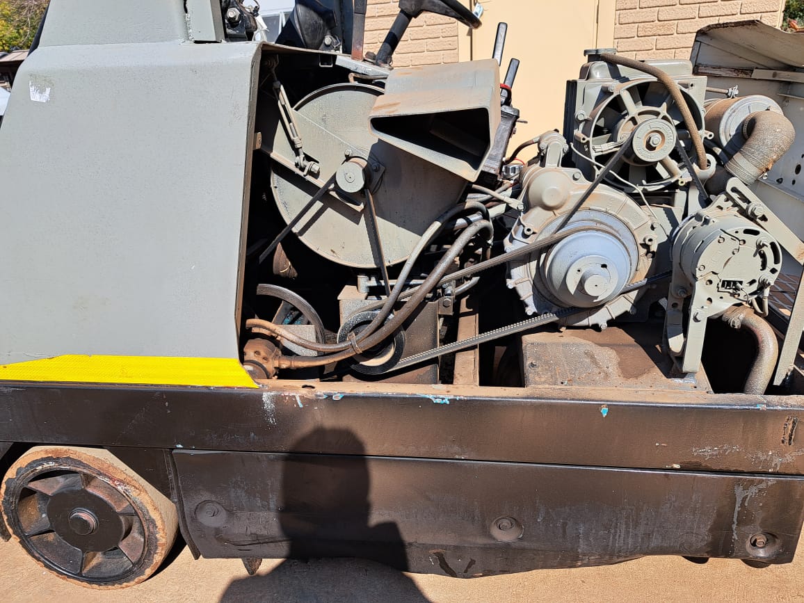 Tennant 235 Road Broom Sweeper - Image 9