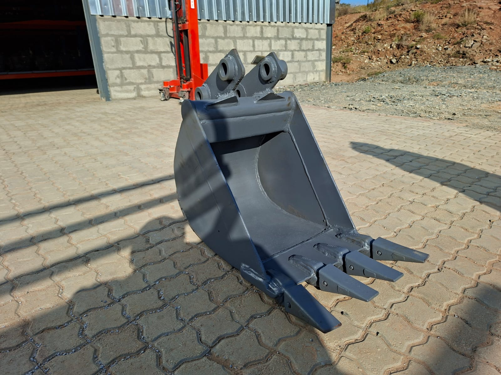 Kubota L45 Backhoe Digging Bucket - Image 2