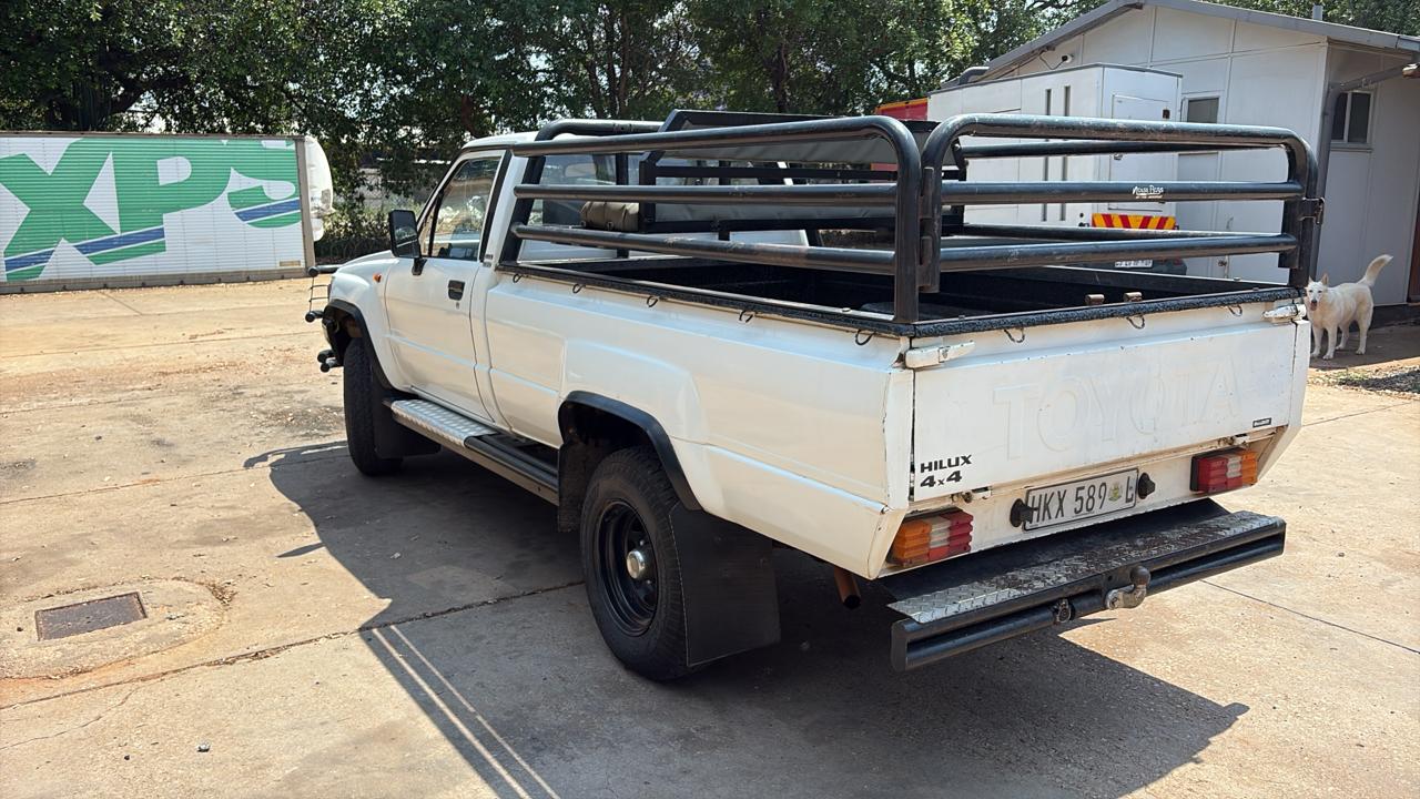 1997 Toyota Hilux Bakkie 2.4 Diesel 4×4 - Image 7
