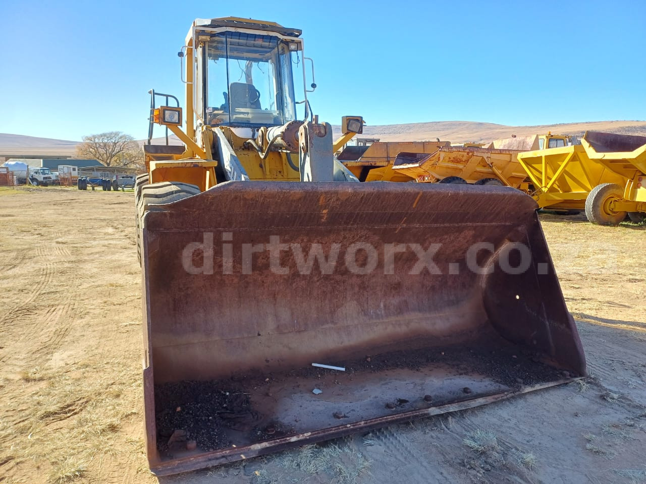 Bell L2208C Front End Loader - Image 7