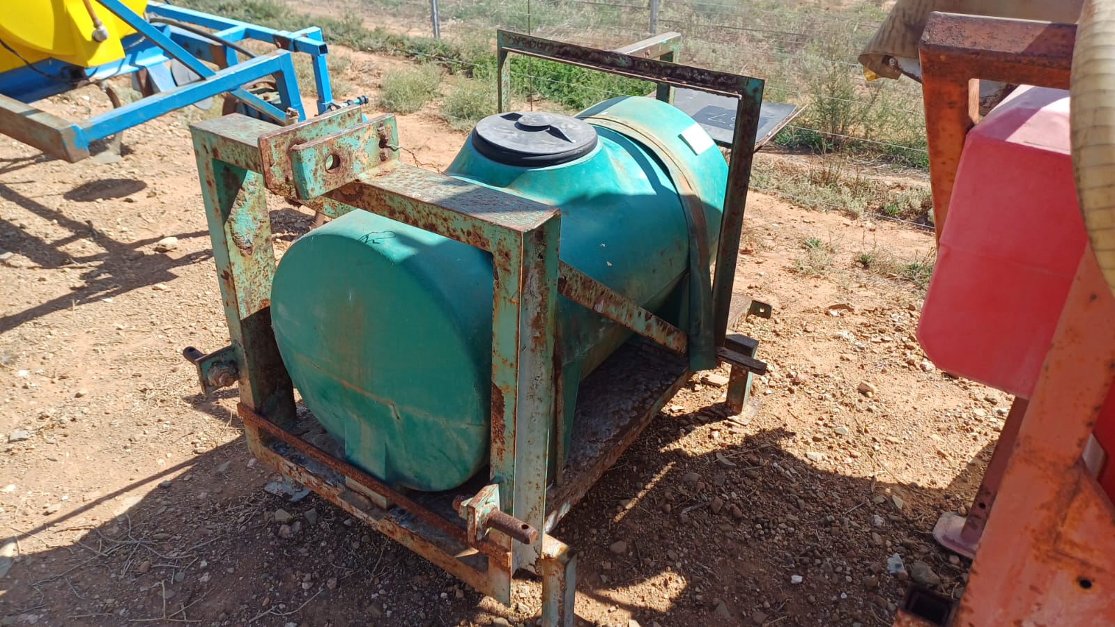 Diesel Tank 250L With Pump - Image 4