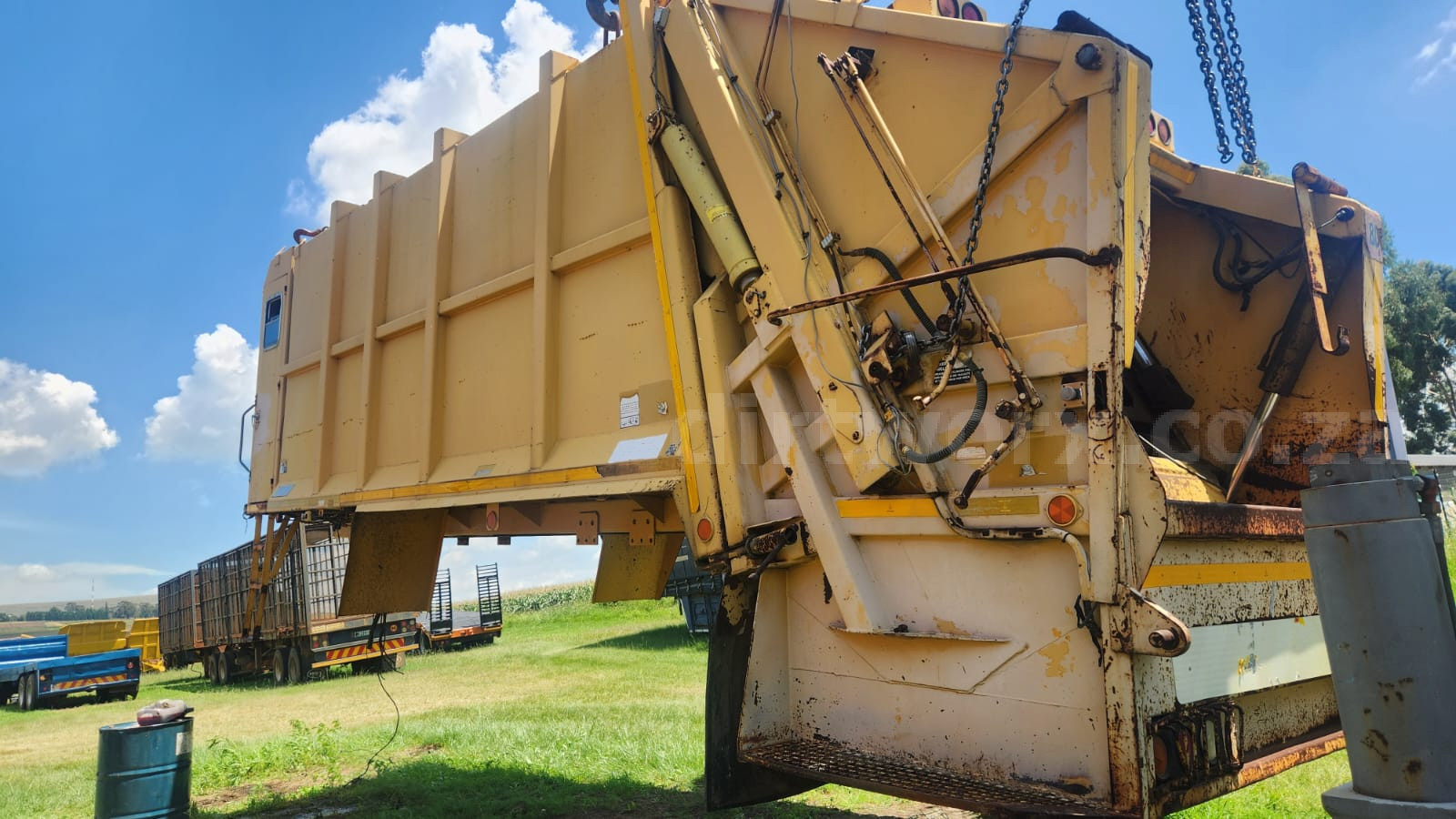 TFM Refuse Compactor Press Truck Bin - Image 7