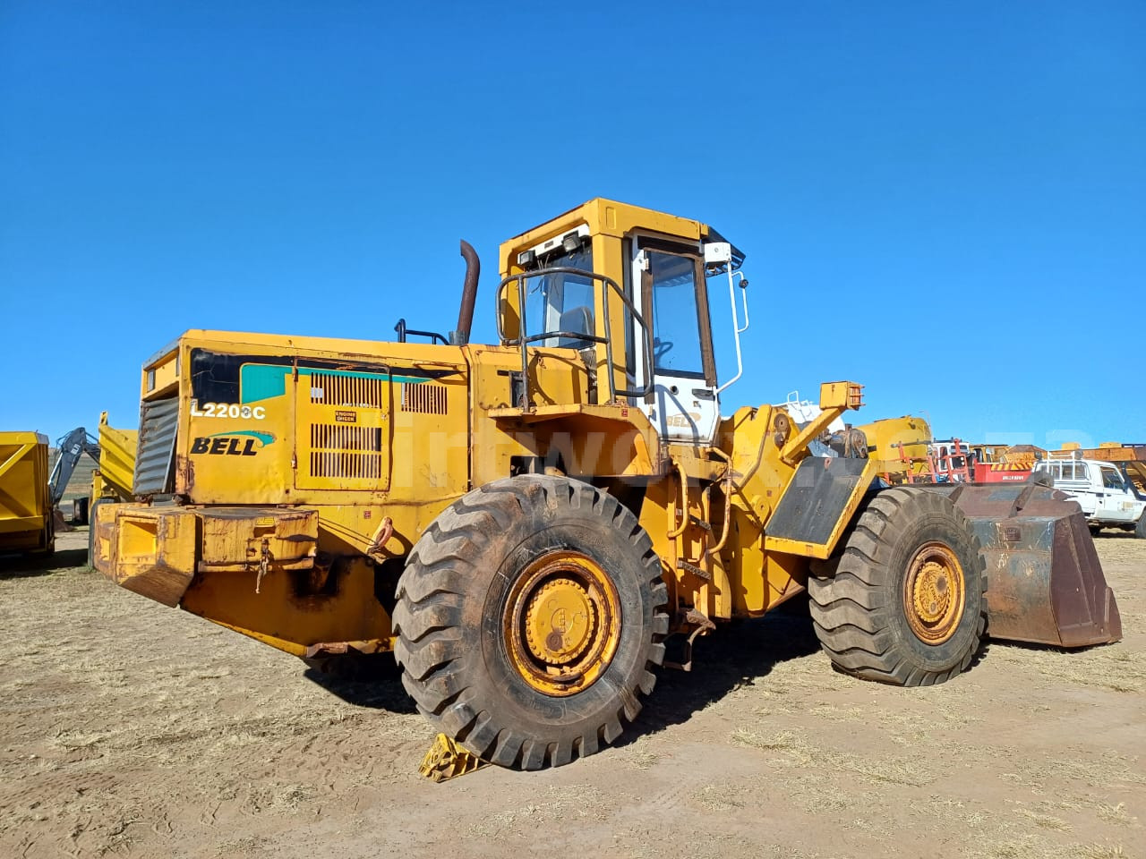 Bell L2208C Front End Loader - Image 9