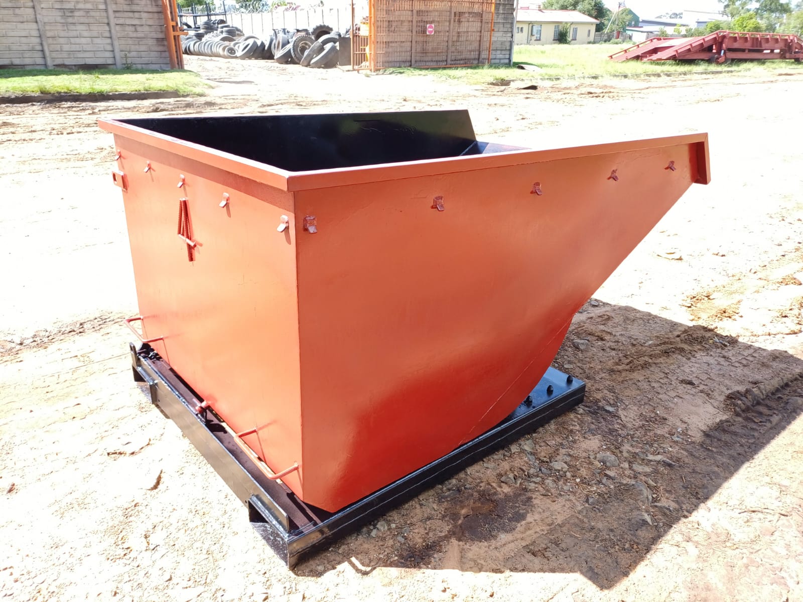 Forklift Tipper Bin - Image 5