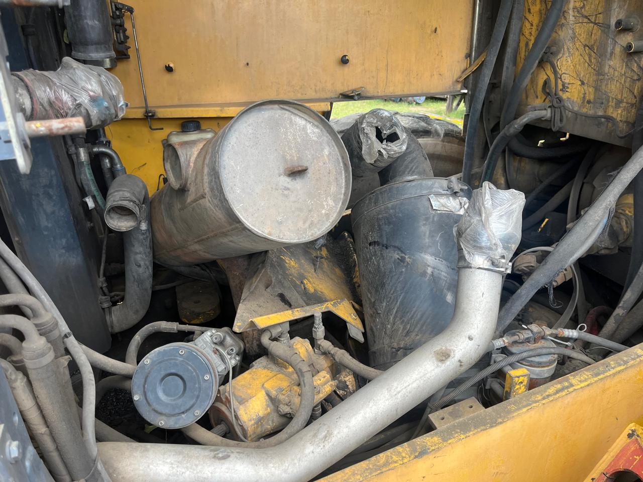 Bell L2606E Front End Loader Stripping For Spares - Image 11