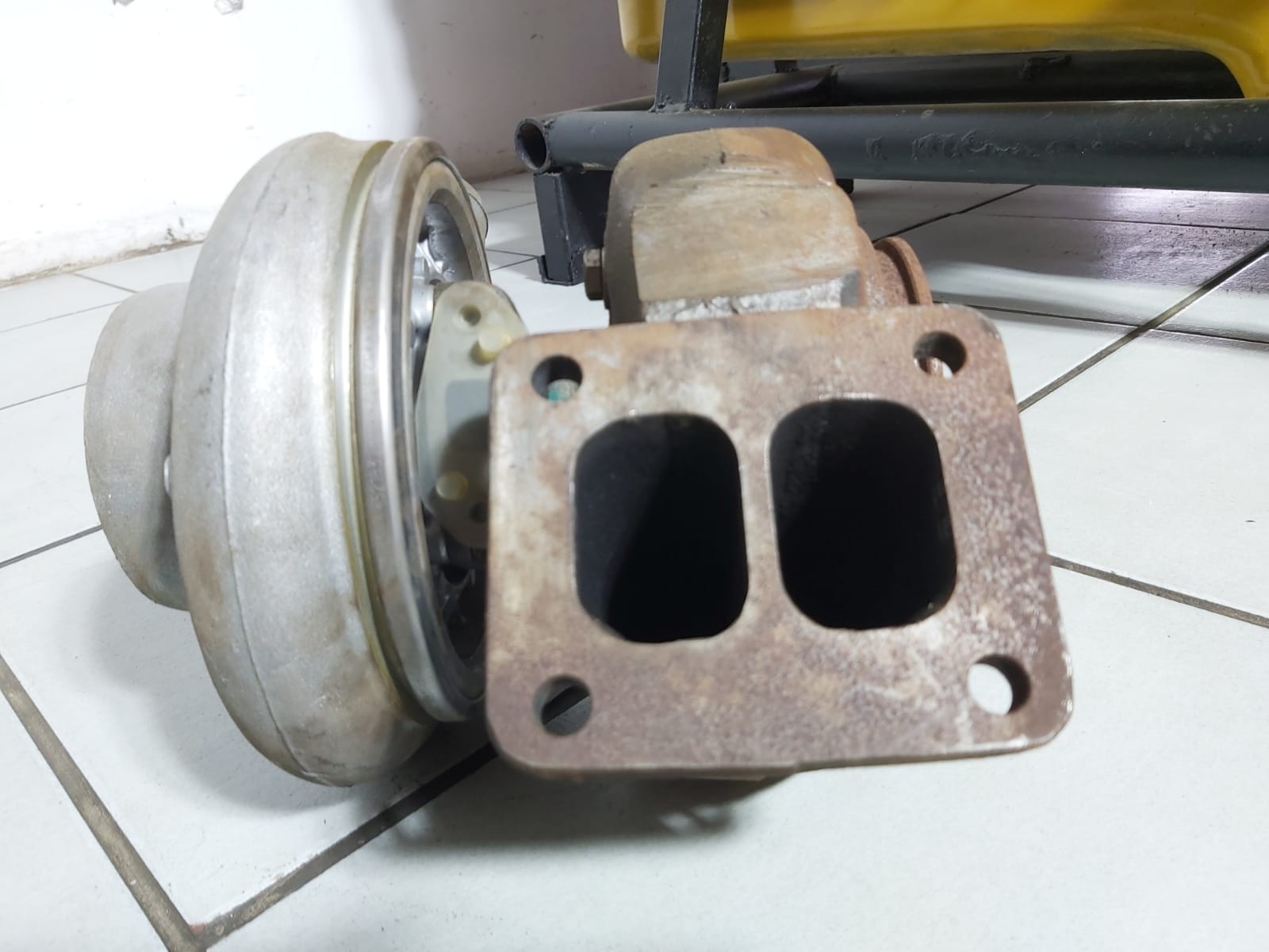 Holset H1E Turbocharger 3528793 - Image 2