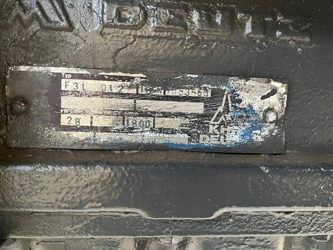 Deutz Engine with Blower Vacuum Compressor - Image 11