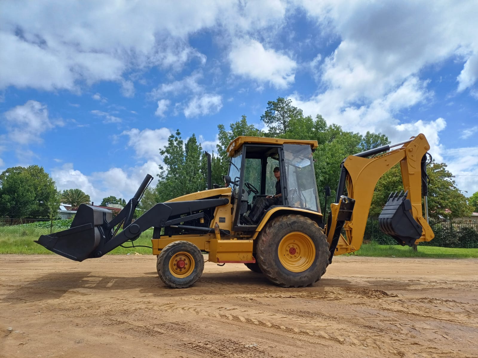 Caterpillar 416D TLB 2X4 - Image 2