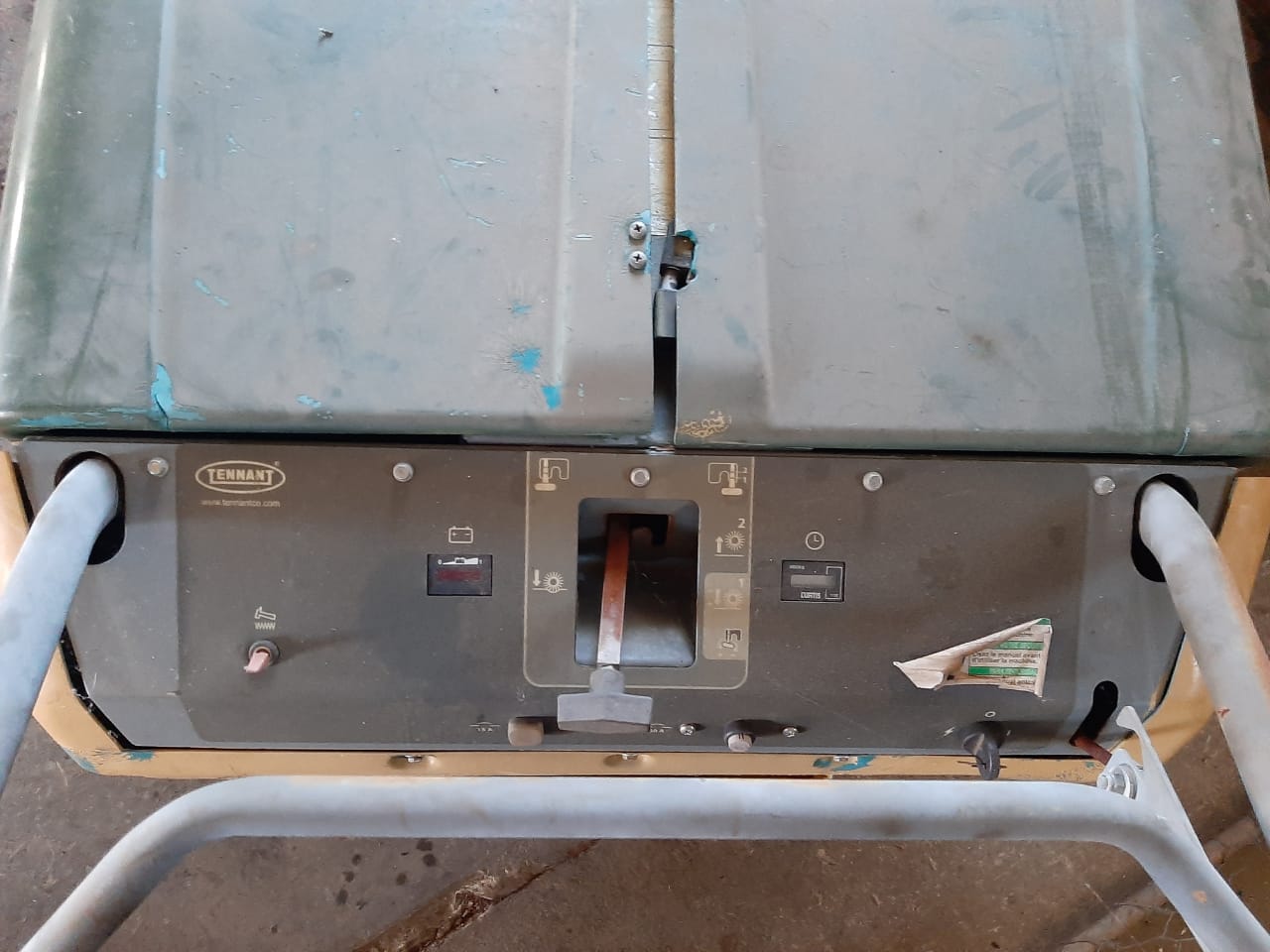 Tennant Industrial Floor Sweeper S10 - Image 5