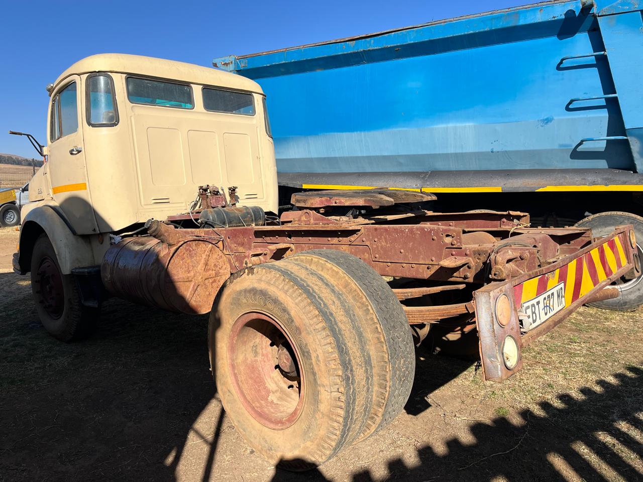 Mercedes Benz 1418 Horse Truck Tractor - Image 5