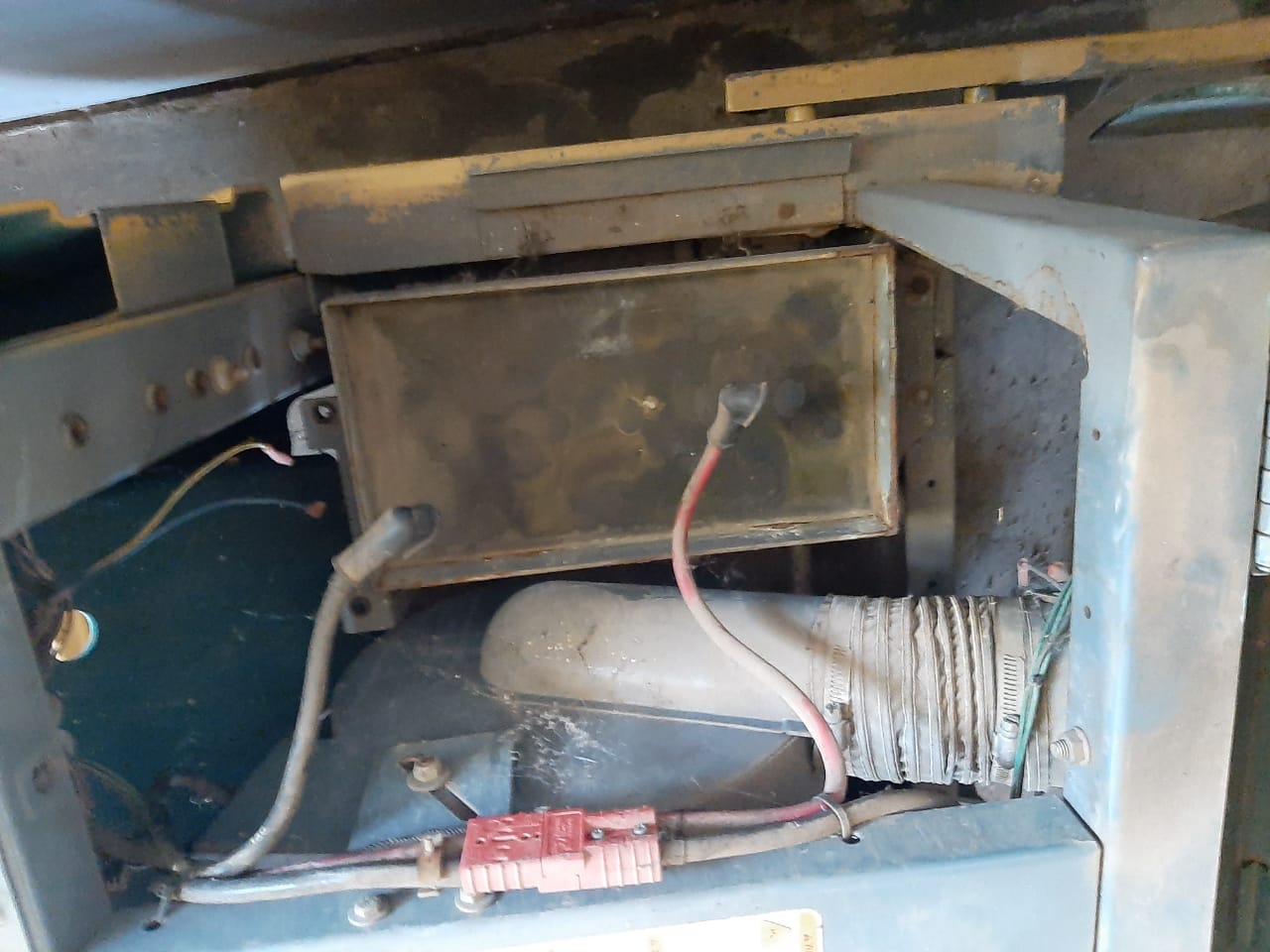 Tennant Industrial Floor Sweeper S10 - Image 9