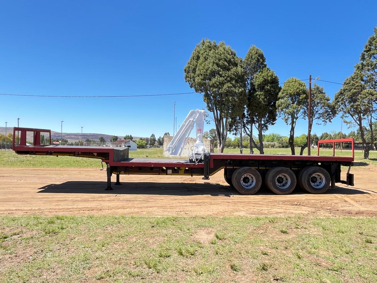 Afrit Tri Axle Semi Trailer With Crane - Image 2