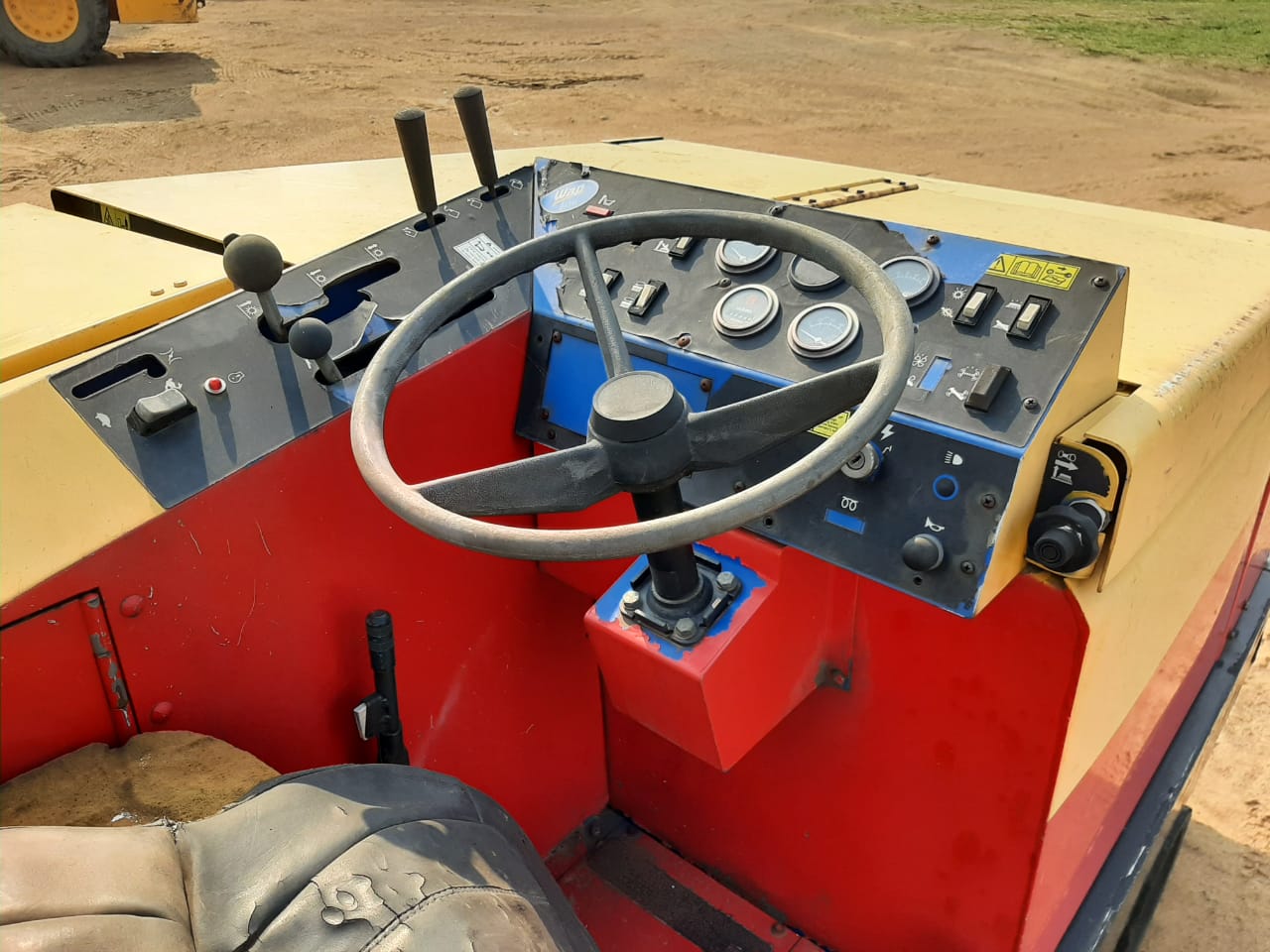 Road Broom Sweeper - Image 11