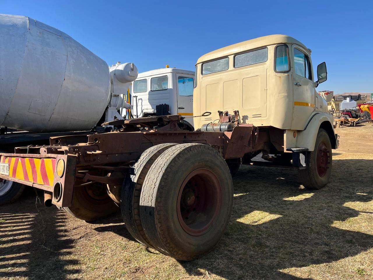 Mercedes Benz 1418 Horse Truck Tractor - Image 6