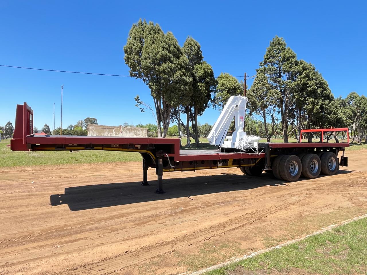 Afrit Tri Axle Semi Trailer With Crane