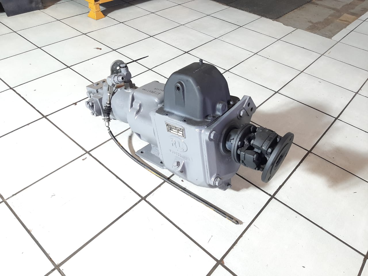 Hydraulic Drive Gearbox with Motor - Image 8
