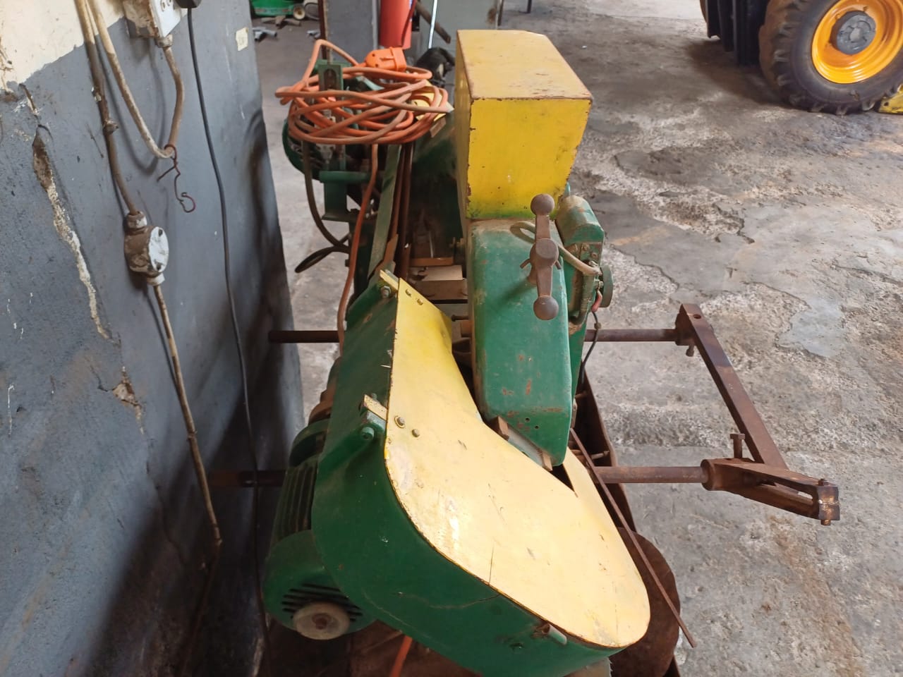 Cosen AH-250C Band Saw - Image 3