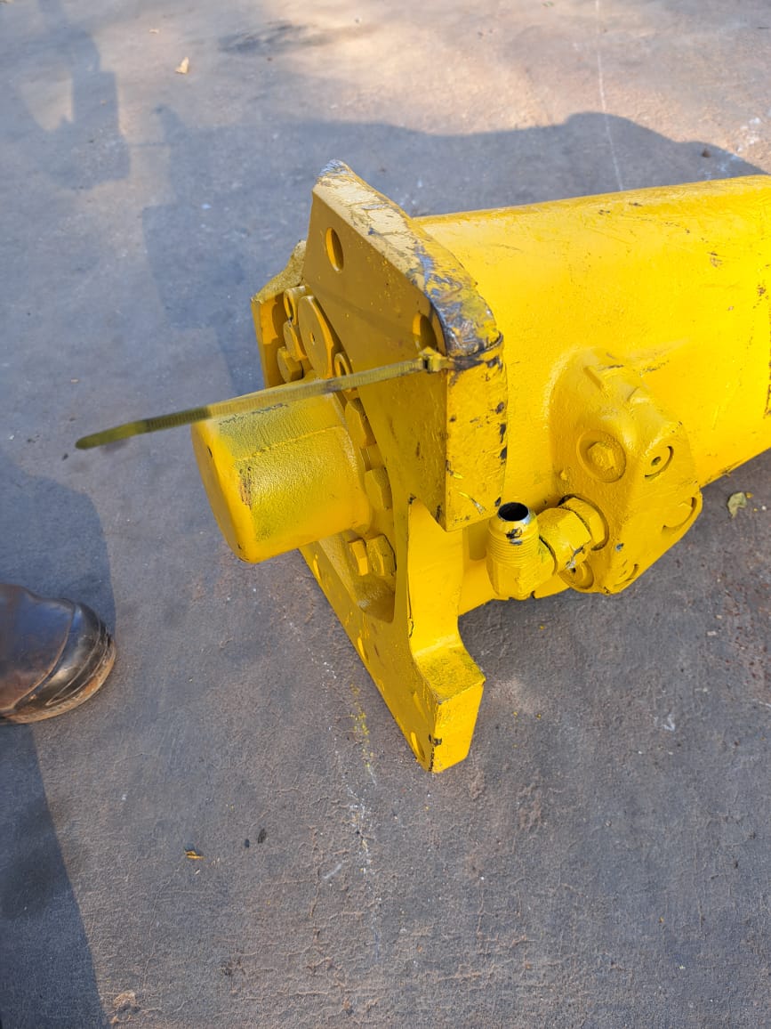 Epiroc Hydraulic Concrete Breaker - Image 8