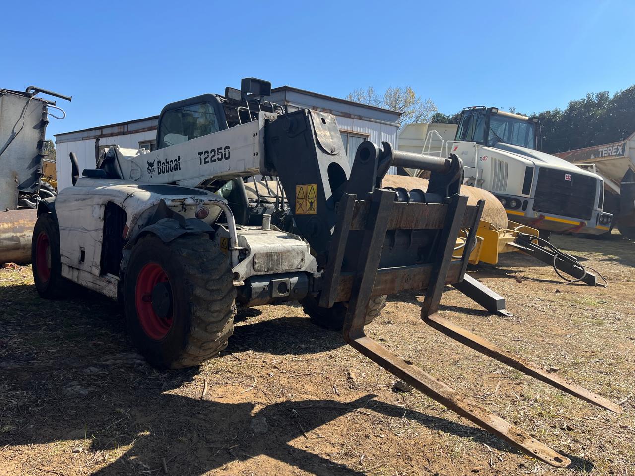 Bobcat T2250 Telehandler - Image 2