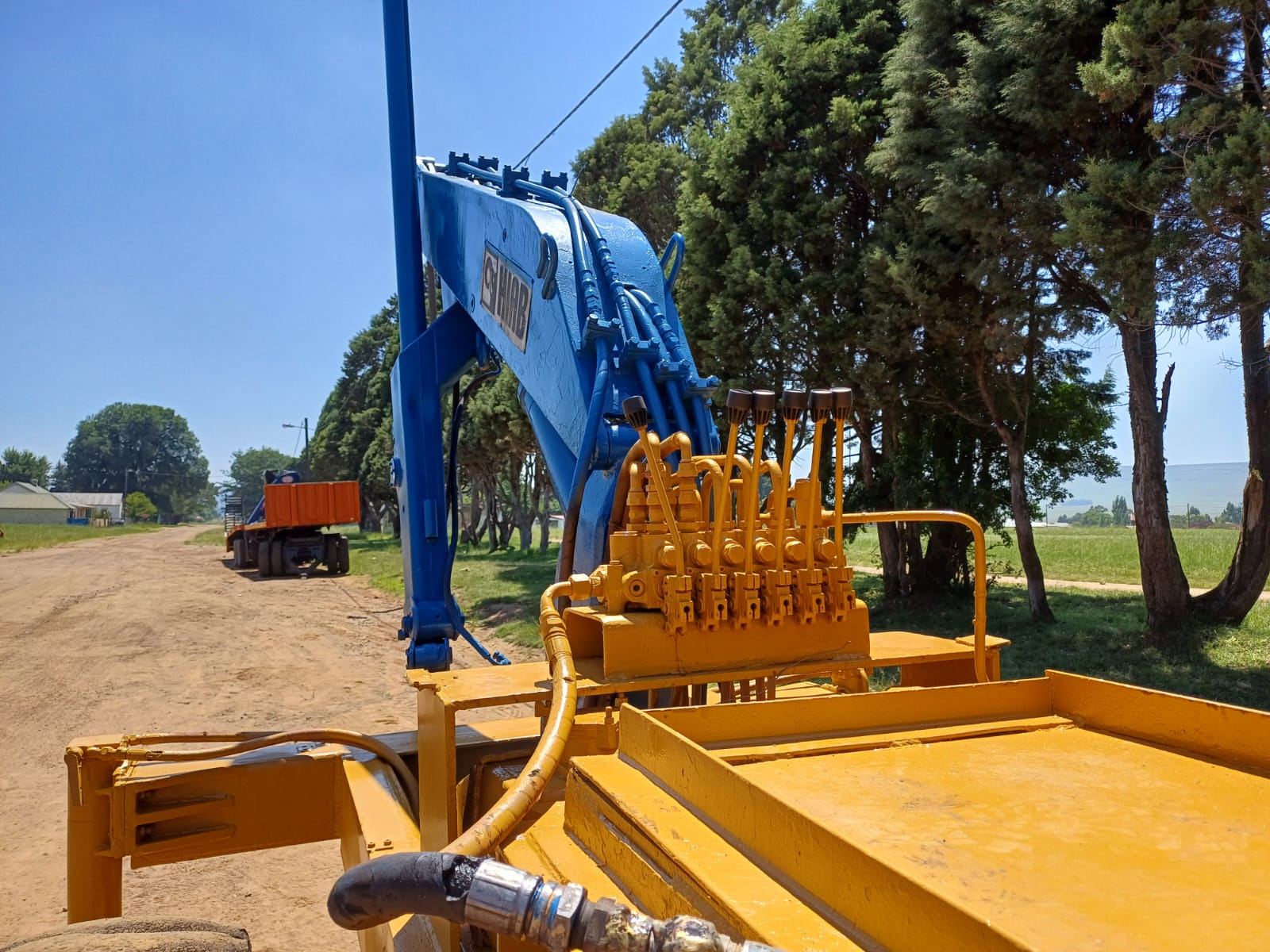 Tractor Trailer Crane 3.2 Ton - Image 9