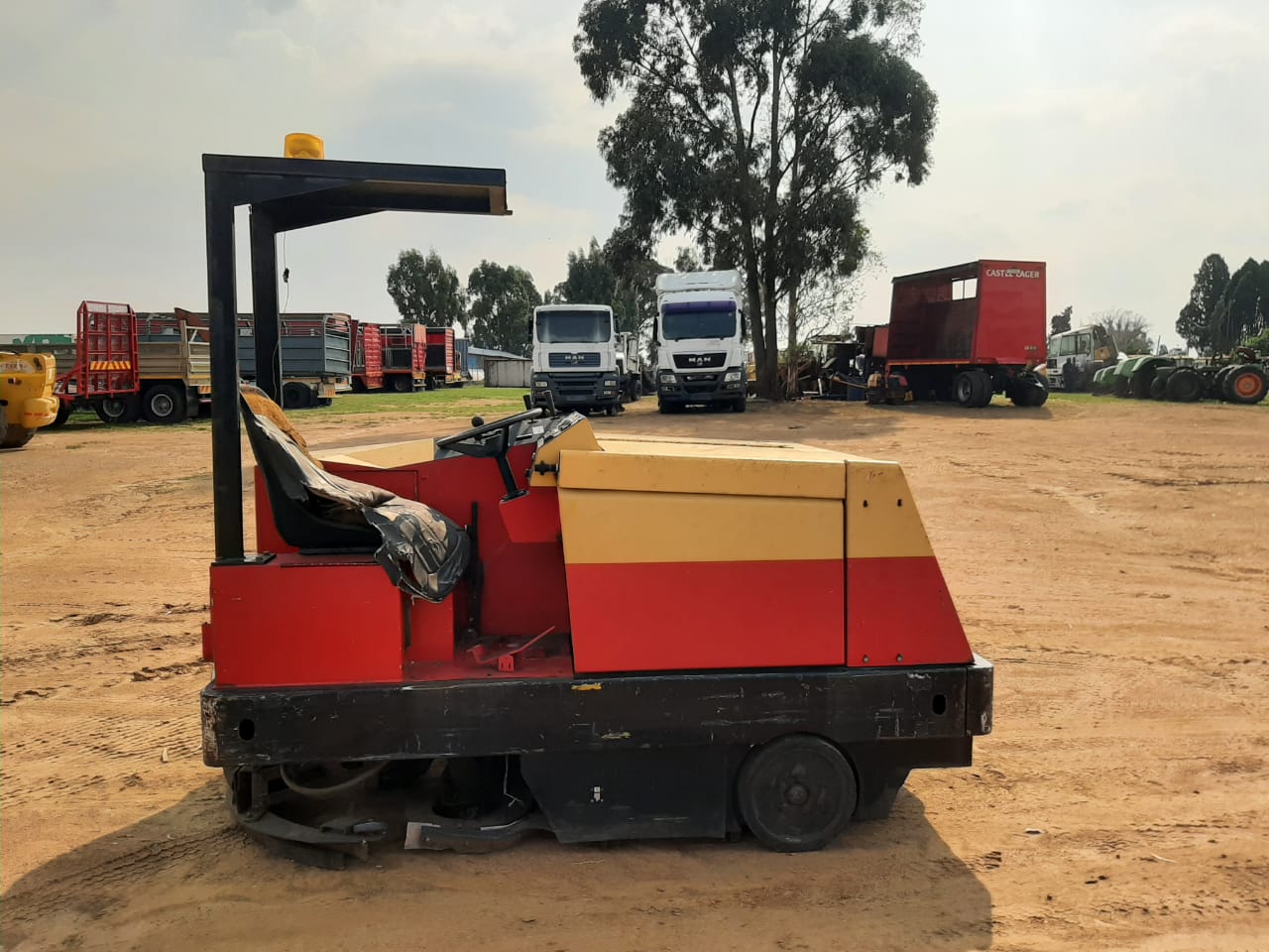 Road Broom Sweeper - Image 12