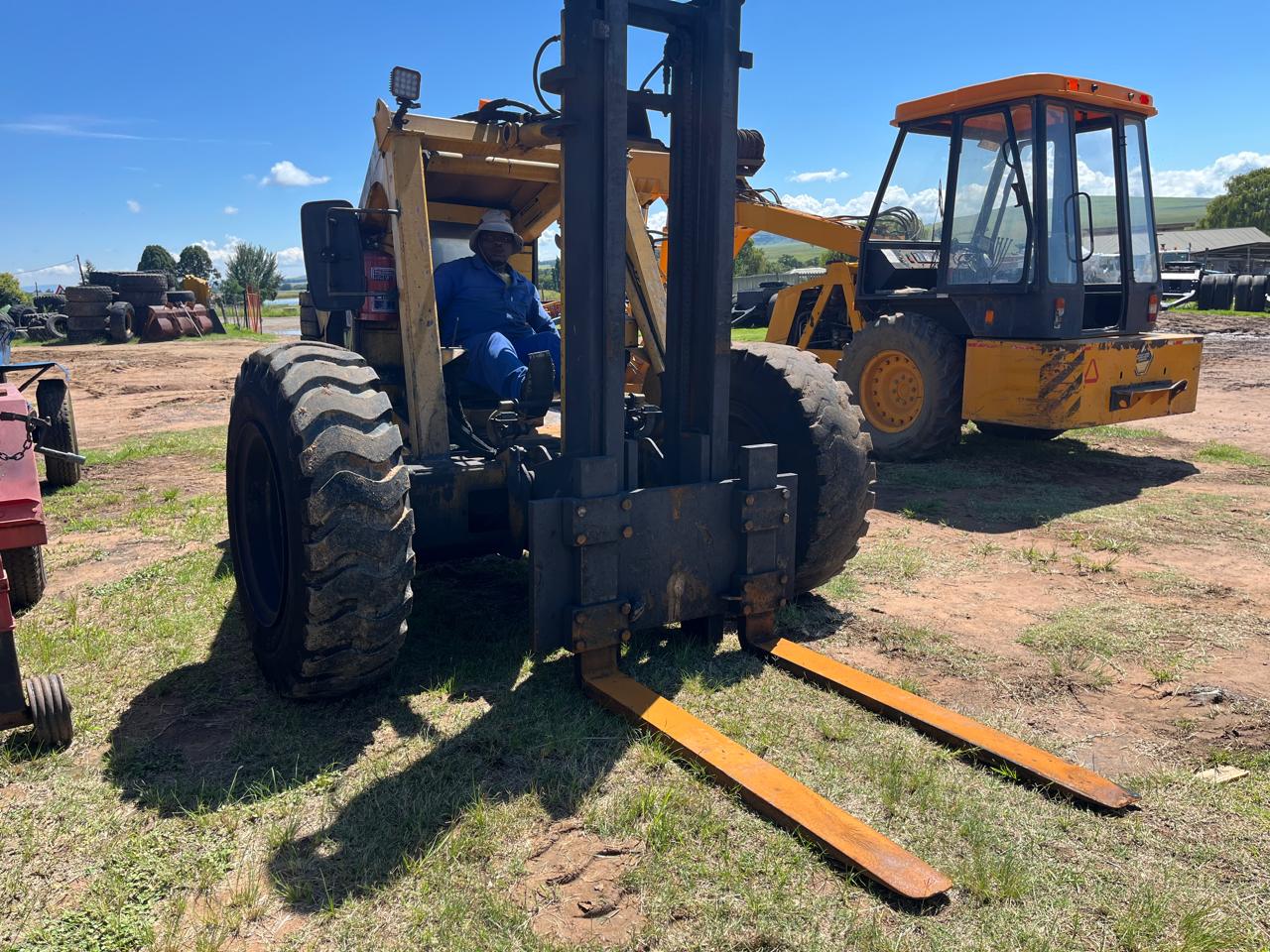 Bell 120 Rough Terrain Forklift 2.75 Ton - Image 9