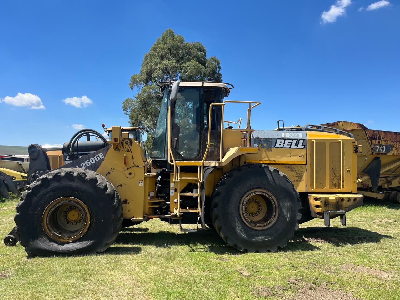 Bell L2606E Front End Loader Stripping For Spares - Image 3
