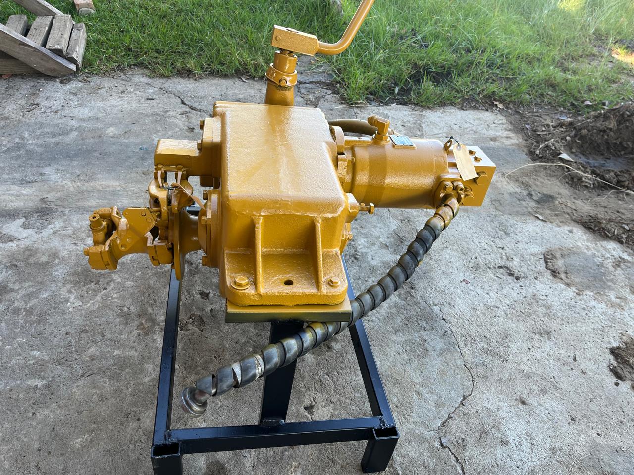 Komatsu JV100WA Roller Hydraulic Drive Motor - Image 11