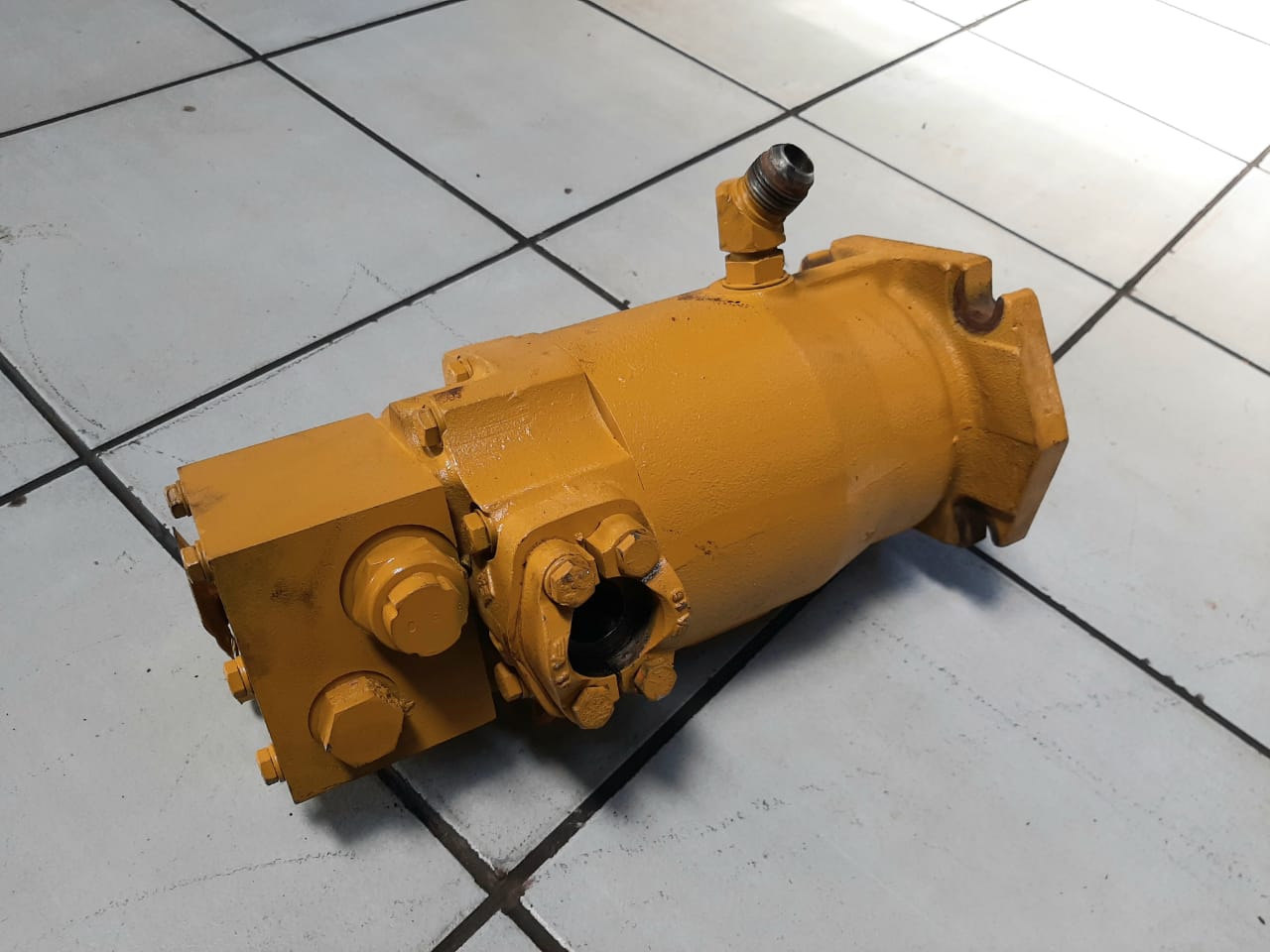 Sundstrand Sauer Danfoss Hydraulic Axle Piston Series 21 Motor - Image 8