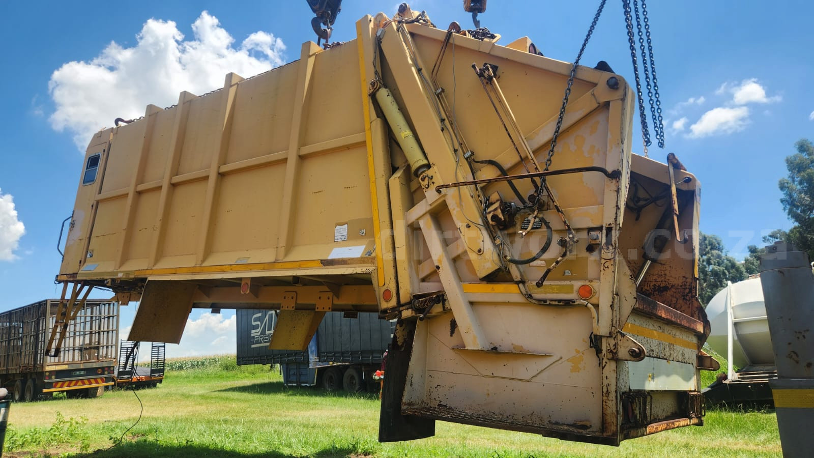 TFM Refuse Compactor Press Truck Bin - Image 16