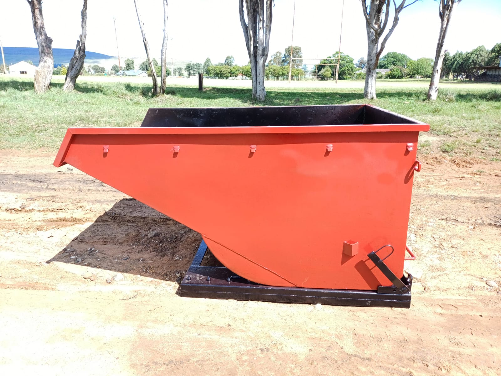 Forklift Tipper Bin - Image 7