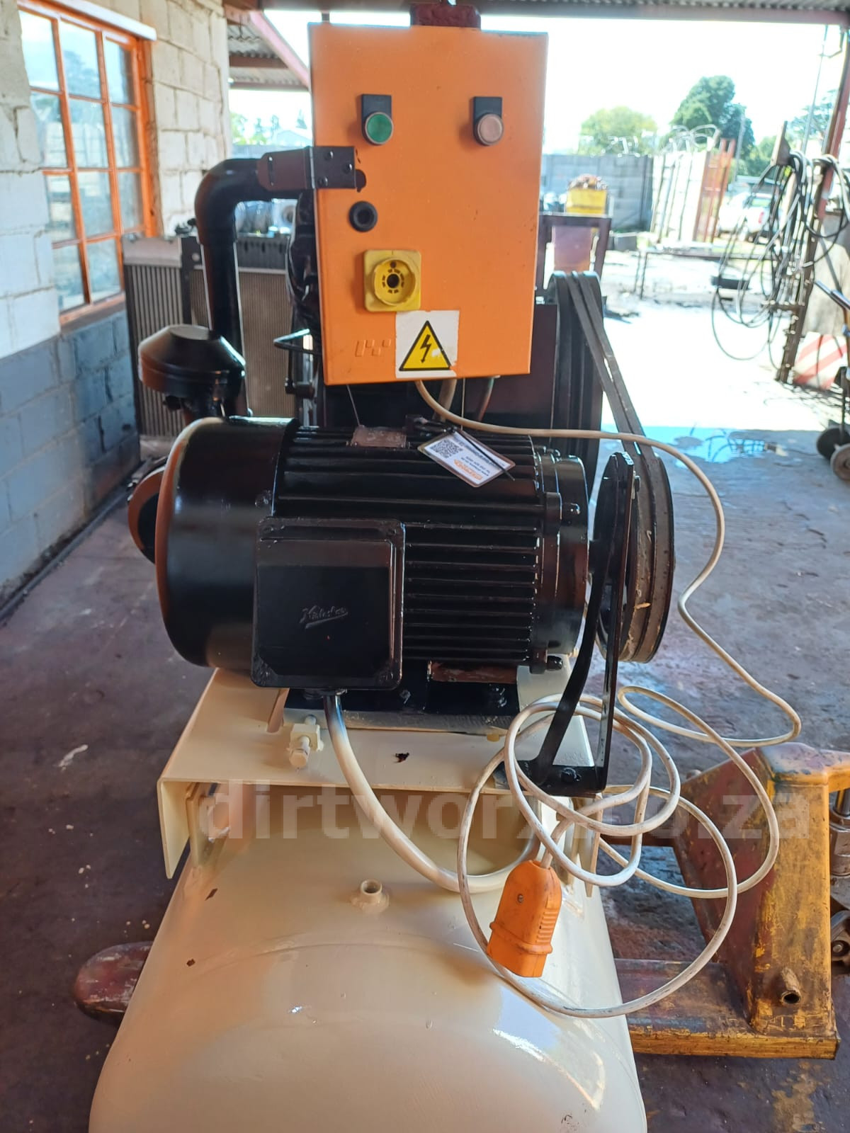 Ingersoll Rand Air Compressor 50 CFM - Image 15