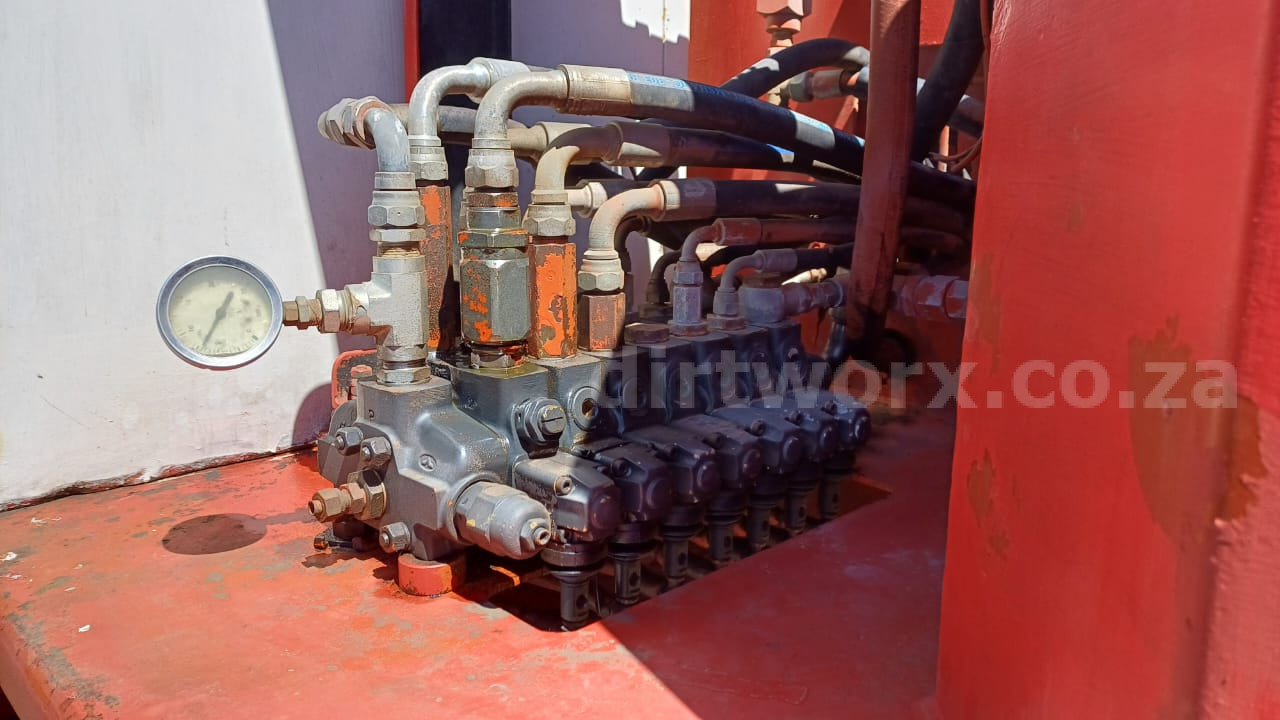 Drawbar Loading Crane - Image 12