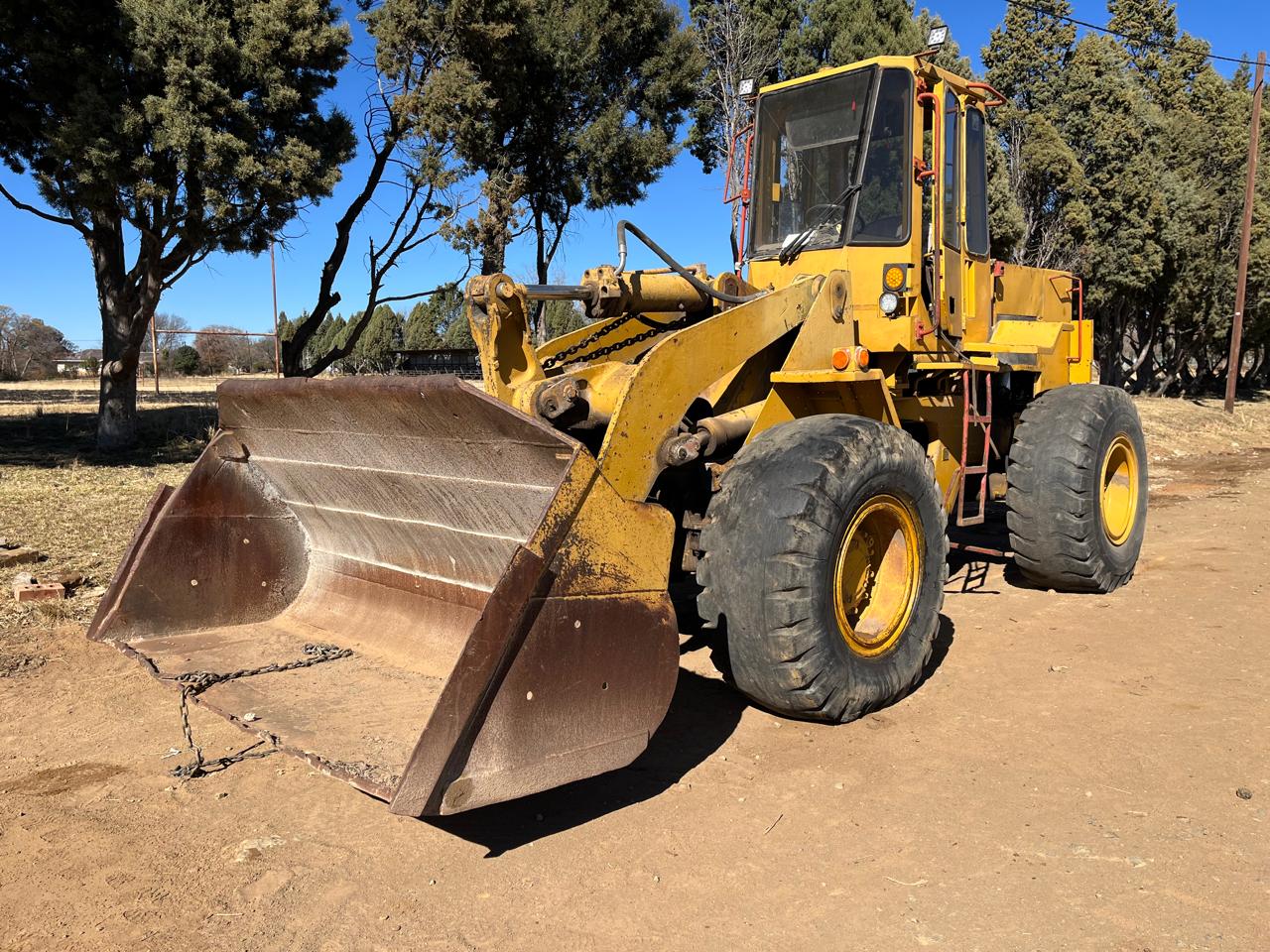 Caterpillar 936 Front End Loader - Image 2