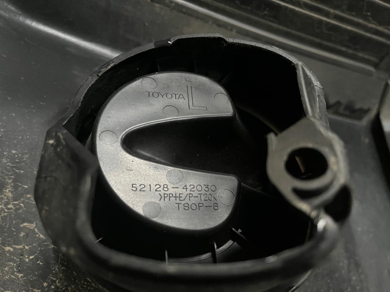 Toyota Land Cruiser FJ76/FJ79 Front Bumper 52119-60890 - Image 5