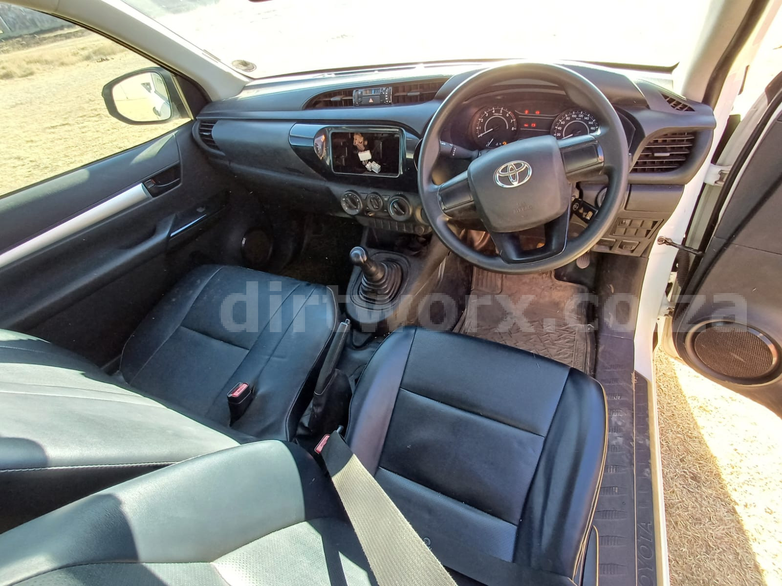 2022 Toyota Hilux 2.0 VVTi Single Cab Bakkie - Image 18