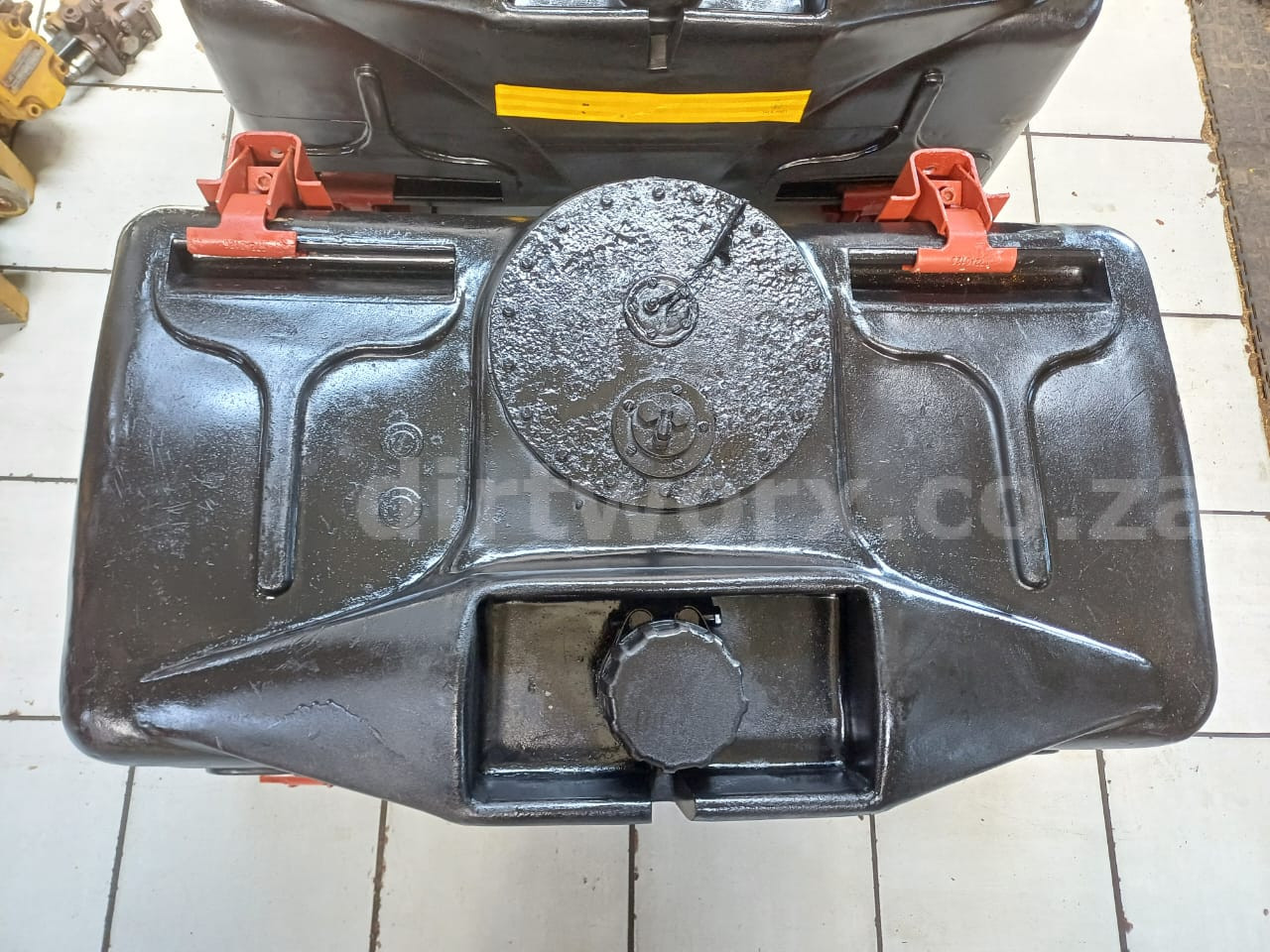 Truck Diesel Tank 230L - Image 9