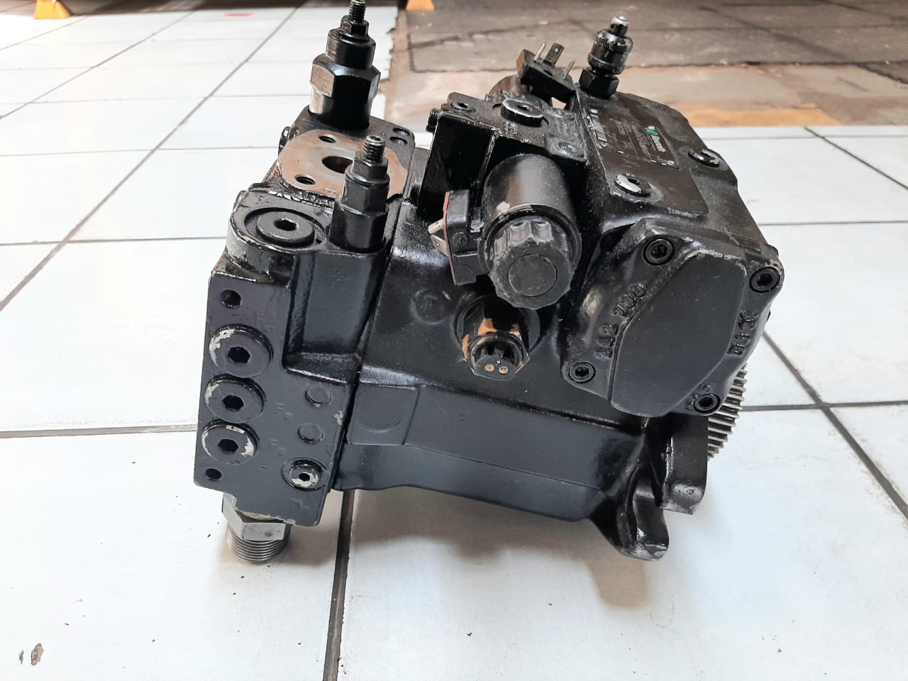 Bosch Rexroth Variable Displacement Axial Piston Pump AA4VG40 - Image 4