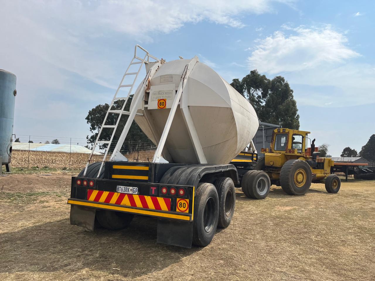 Dry Bulk Cement Tanker Trailer - Image 4