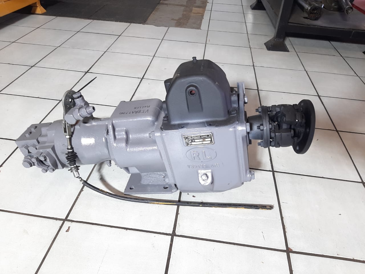 Hydraulic Drive Gearbox with Motor - Image 9