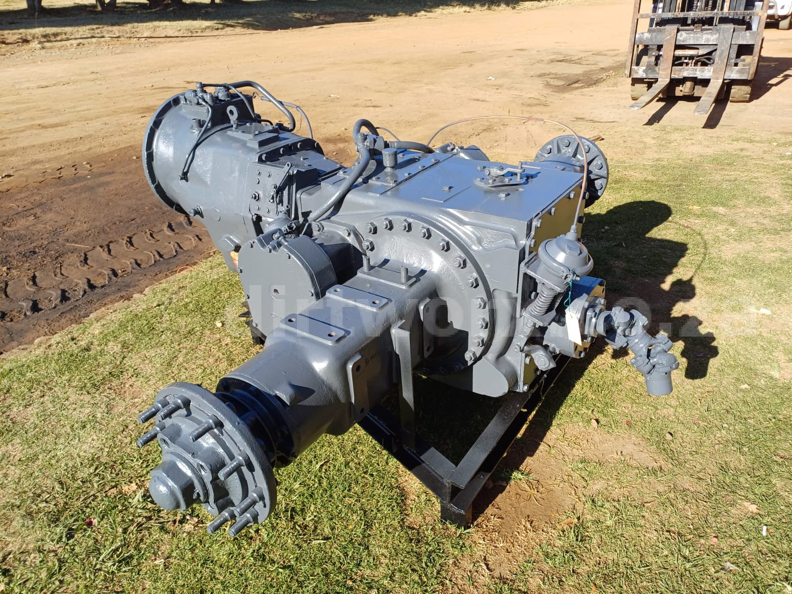 Volvo BM Transmission with Front Differential - Image 16