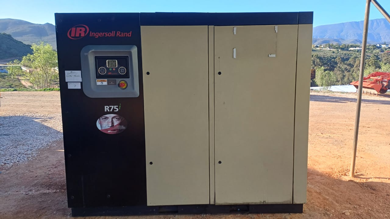 2011 Ingersoll Rotary Screw Air Compressor 75kW / 450CFM / 7,5 Bar