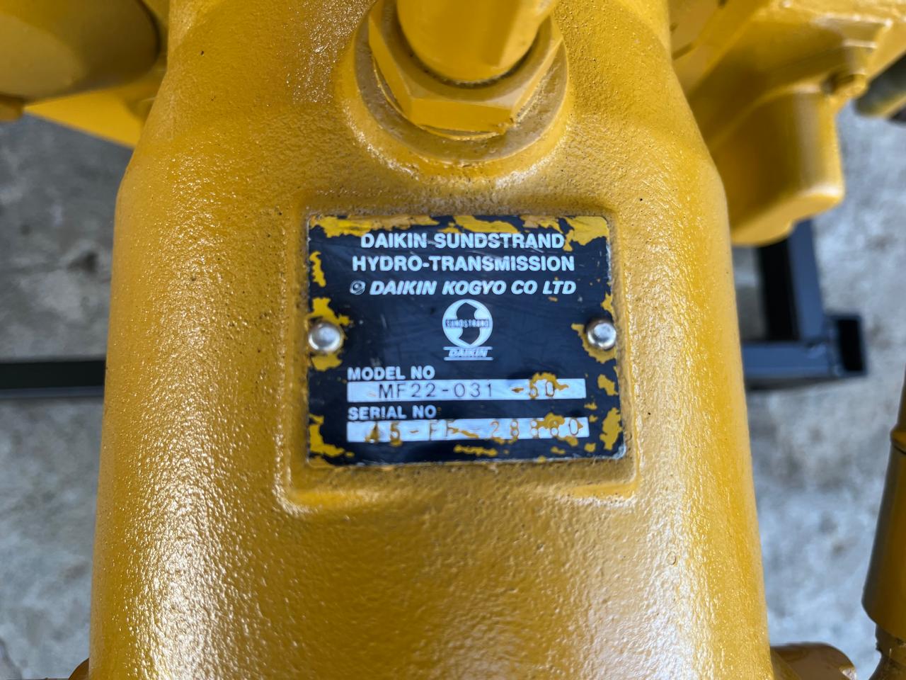 Komatsu JV100WA Roller Hydraulic Drive Motor - Image 12