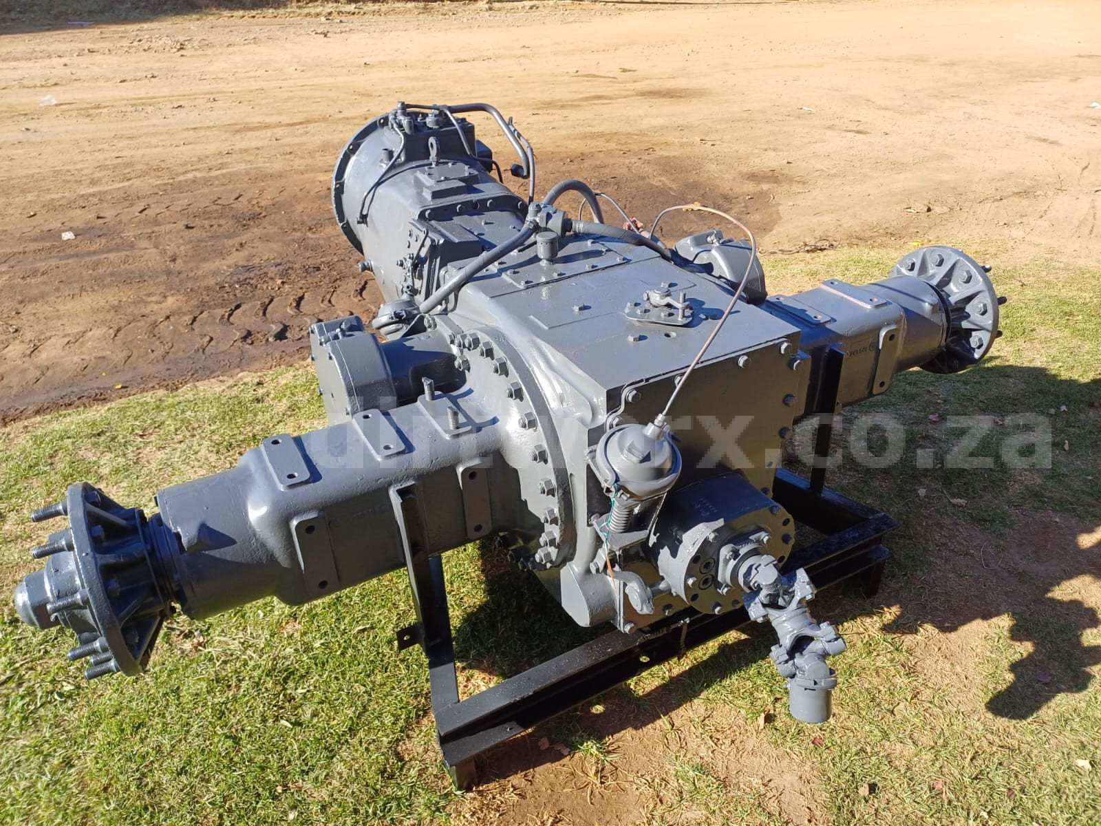 Volvo BM Transmission with Front Differential - Image 15