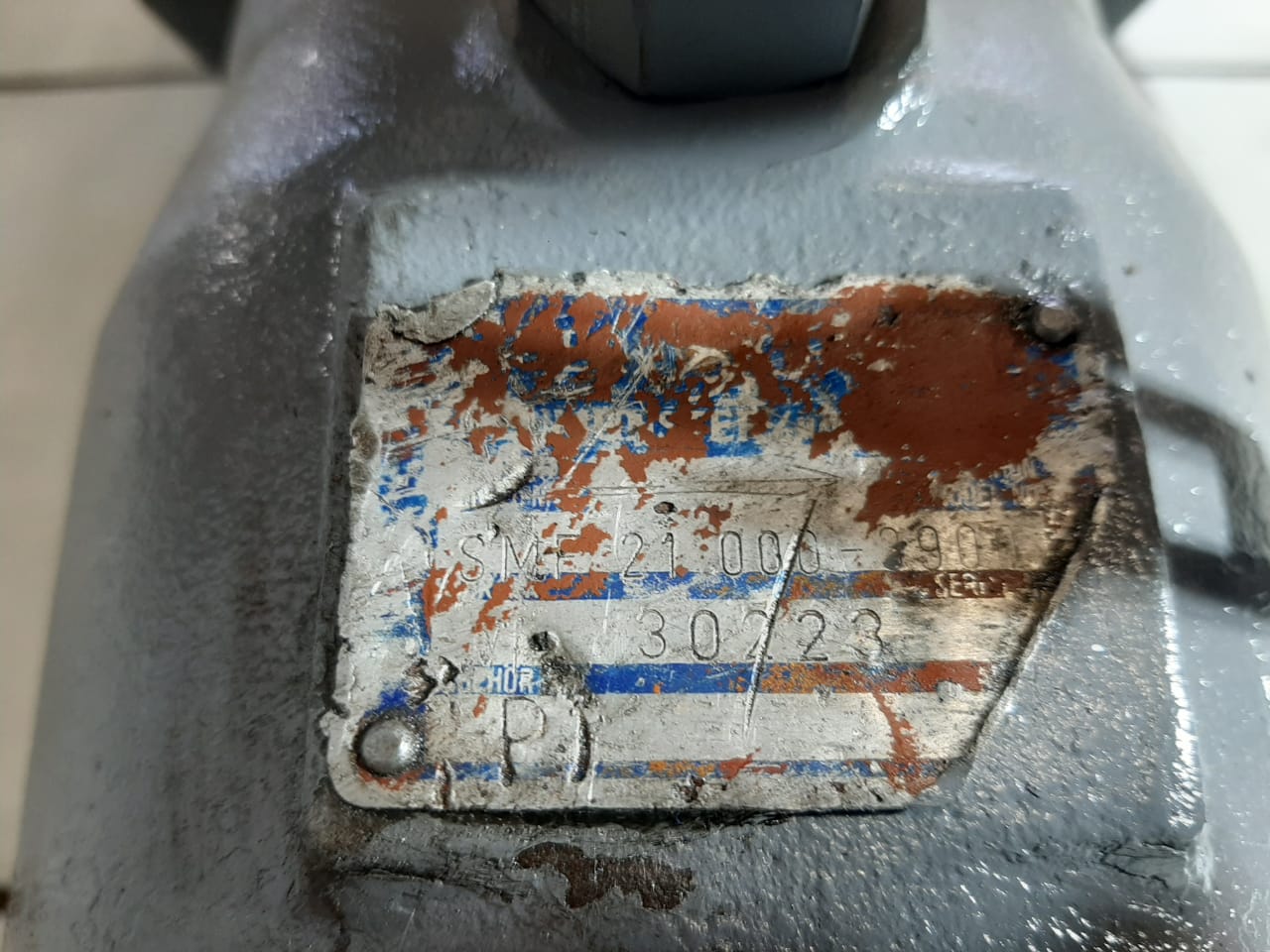 Hydraulic Drive Gearbox with Motor - Image 10