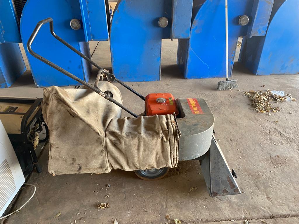 Kubota Garden Leaf Vacuum Blower - Image 6