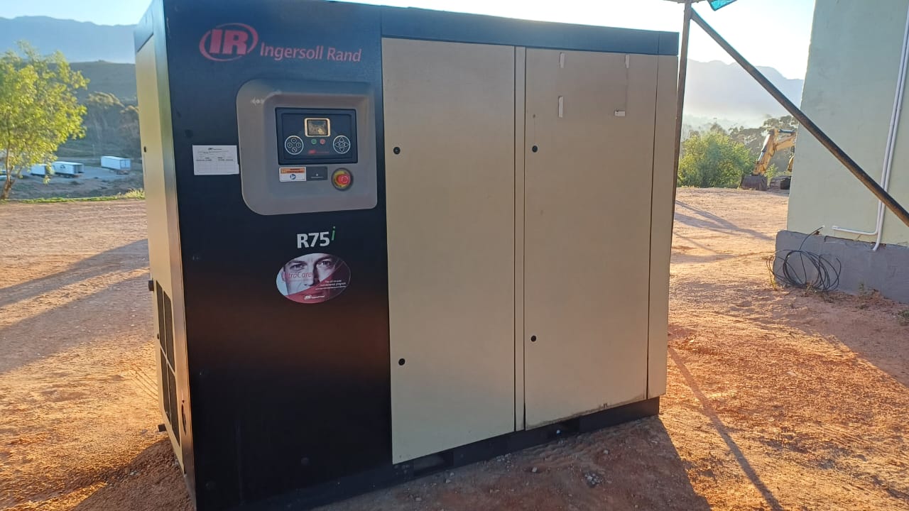 2011 Ingersoll Rotary Screw Air Compressor 75kW / 450CFM / 7,5 Bar - Image 2