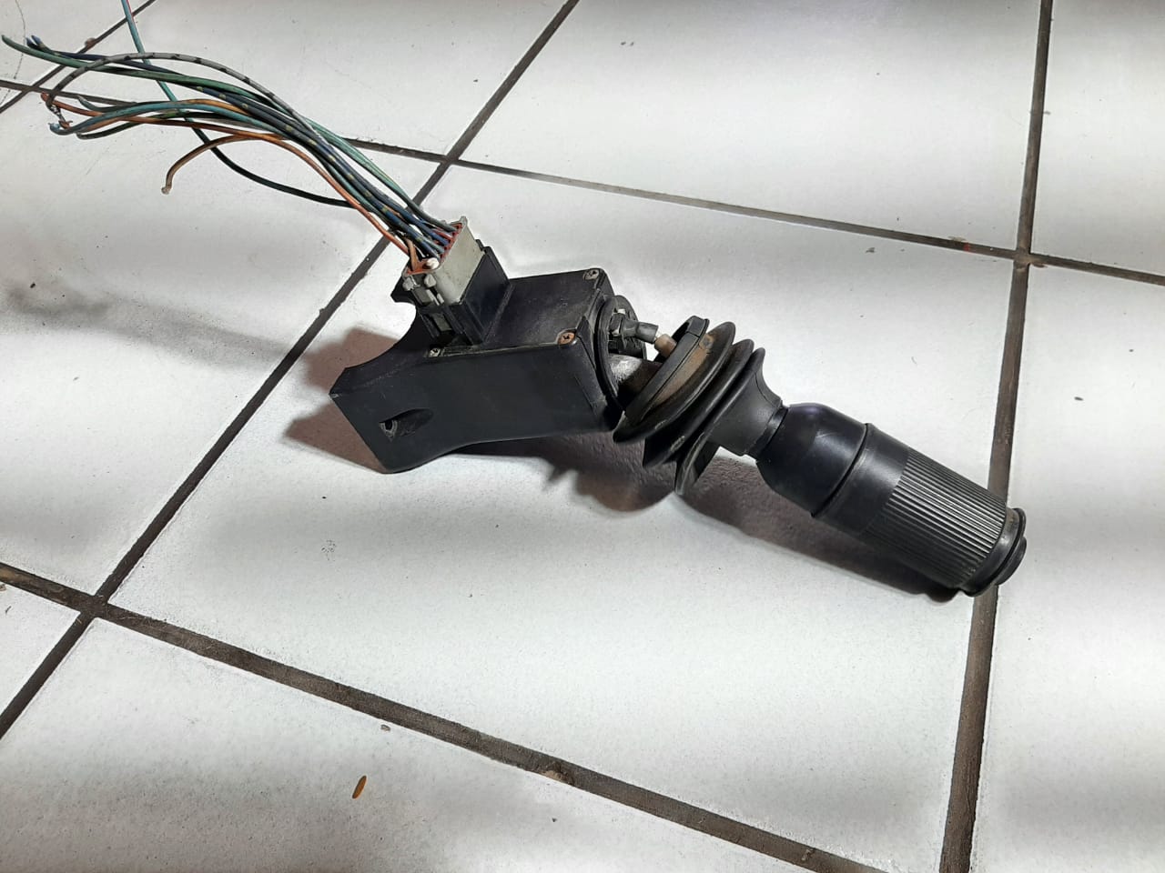 Shuttle Lever Switch Powershift Forward Reverse - Image 3